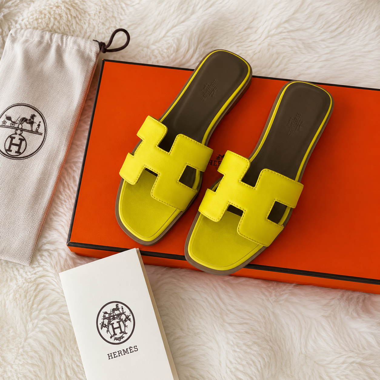 Claquettes Hermès Oran Jaune – Élégance Luxe & Été