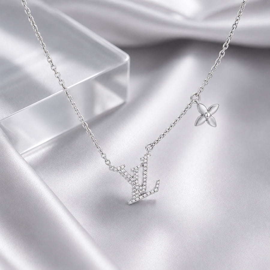 Collier Monogramme Éclat Argenté & Fleur